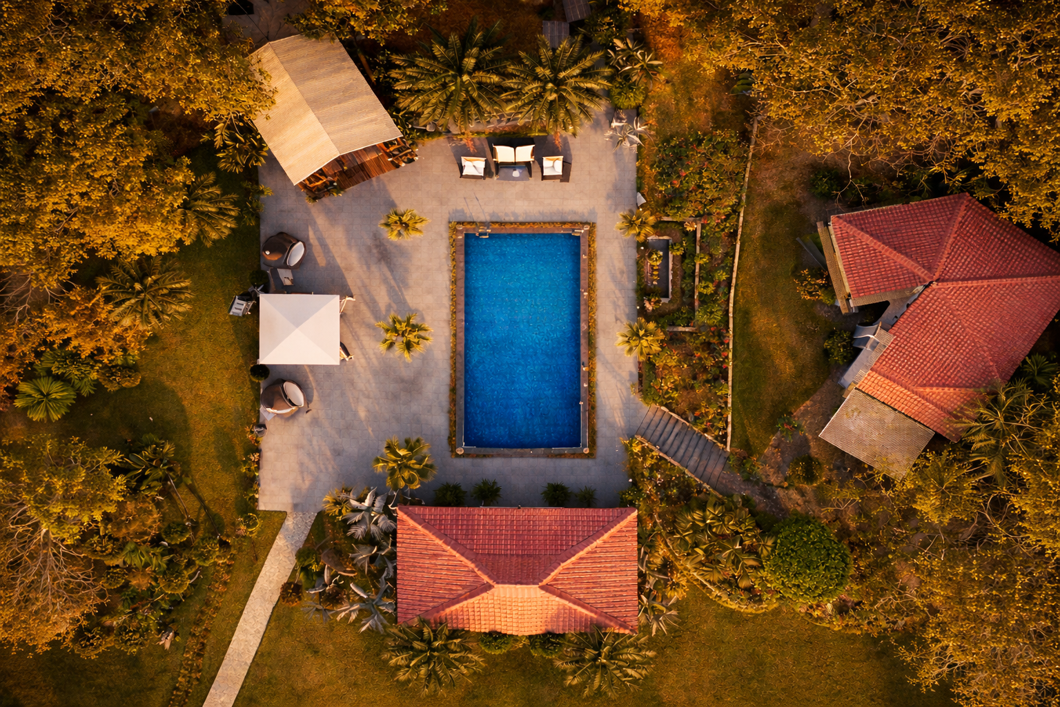 Farmhouses & Weekend Homes